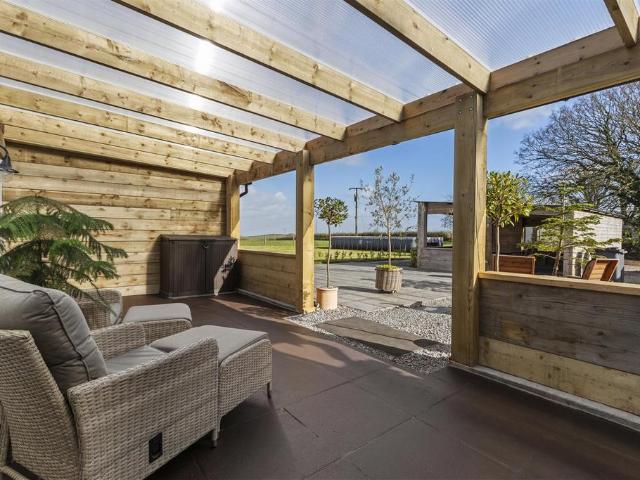 House for sale in Hundleton, Wales
