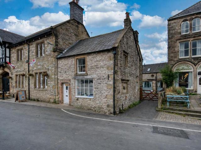 House for sale in Froggatt, East Midlands