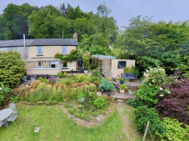 House for sale in Bromsberrow Heath, Gloucestershire
