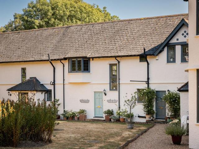 House for sale in Hillview, Surrey