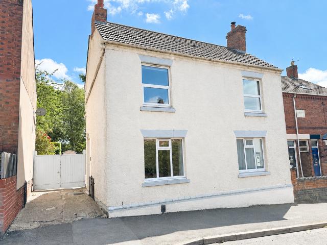 House for sale in Hugglescote, Leicestershire