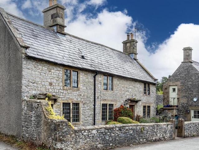 House for sale in Froggatt, East Midlands