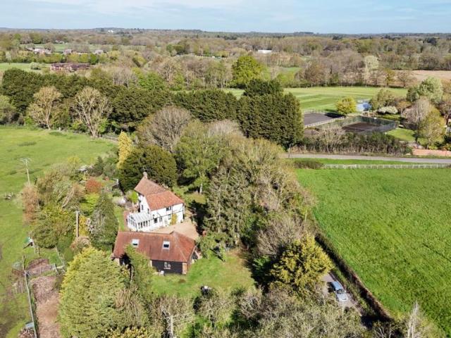 House for sale in Heol-las, Surrey