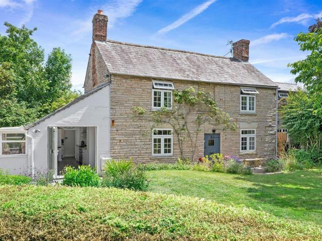 House for sale in Crookhill, Worcestershire