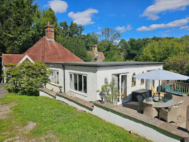 House for sale in Hillview, Surrey