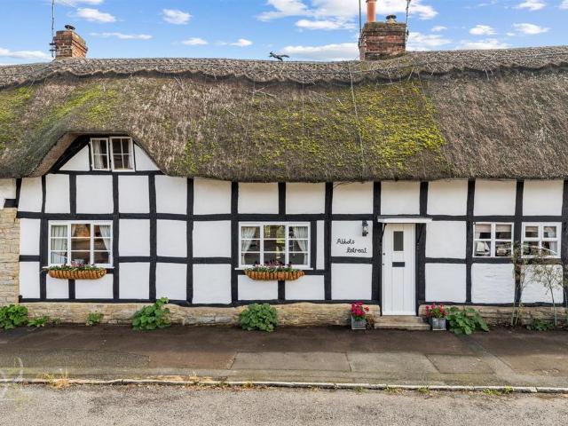 House for sale in Crookhill, Worcestershire