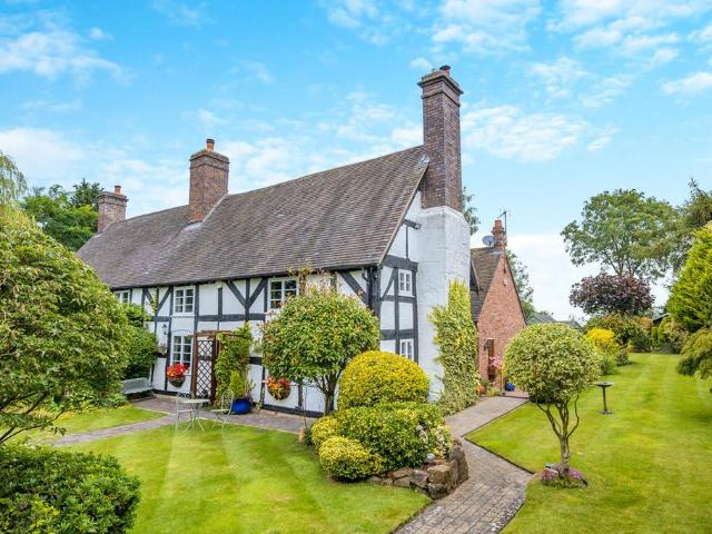 House for sale in Gun Hill, Warwickshire