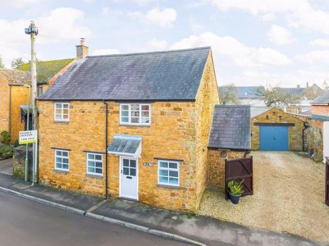House for sale in Evershot, Oxfordshire