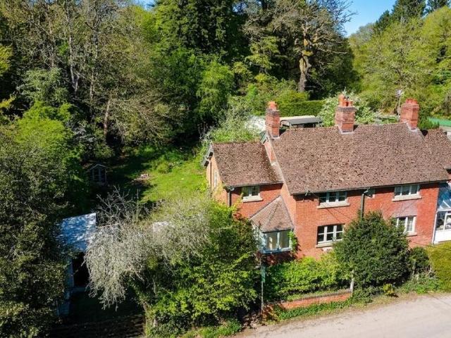 House for sale in Bromsberrow Heath, Gloucestershire