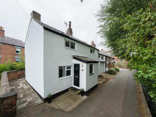 House for sale in Kingsley, Cheshire