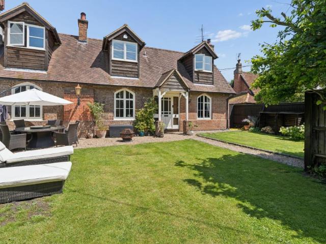 House for sale in Aston Clinton, Buckinghamshire