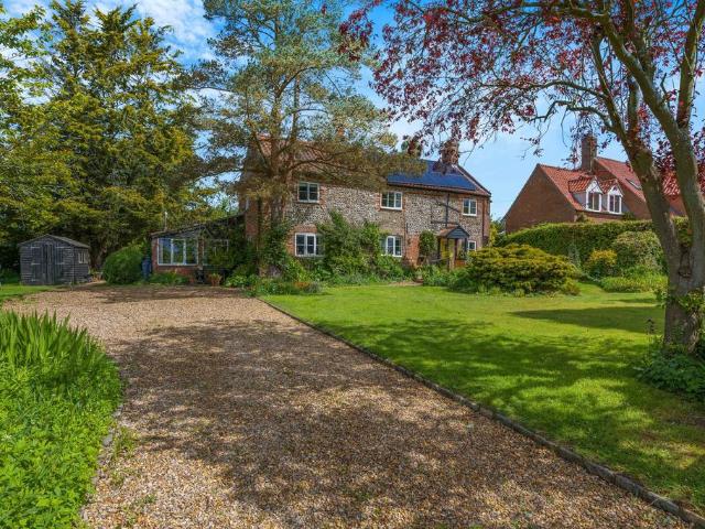 House for sale in Alby with Thwaite, Comers