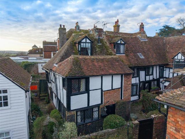 House for sale in Heathlands, East Sussex