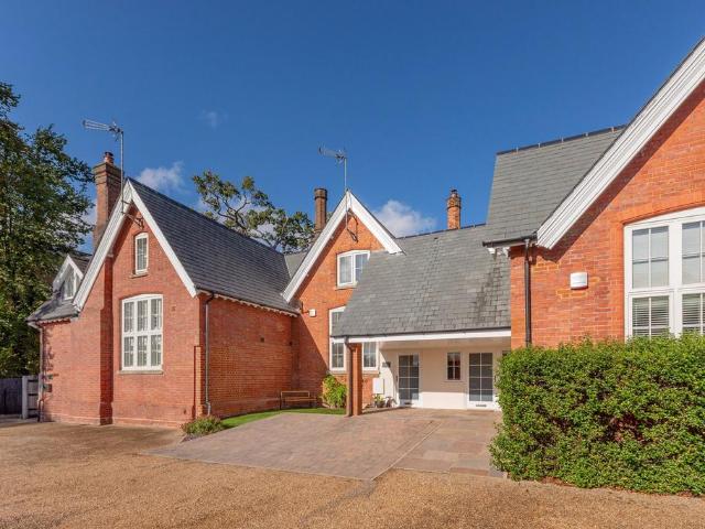 House for sale in Emmbrook, Wokingham