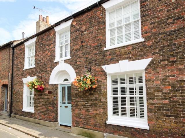 House for sale in Sandwich, Ash