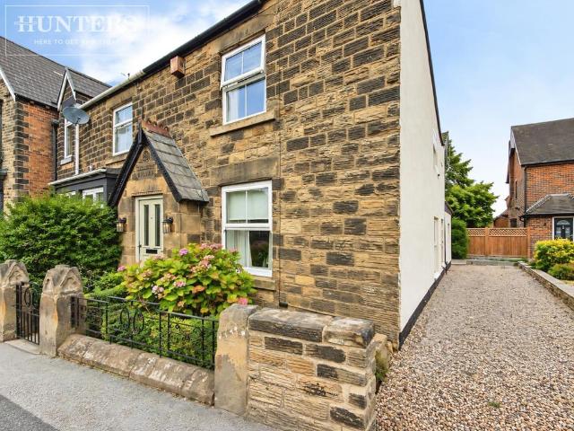 House for sale in Hoyland Common, Tankersley
