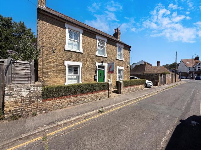 House for sale in Upton, Acol