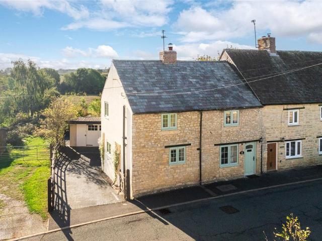 House for sale in Helmdon, West Northamptonshire
