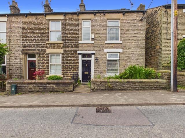 House for sale in Brookfield, Charlesworth