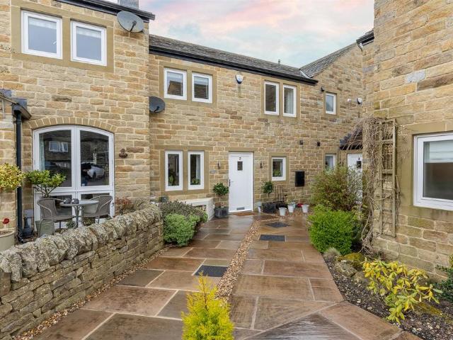 House for sale in Farnley Tyas, West Yorkshire