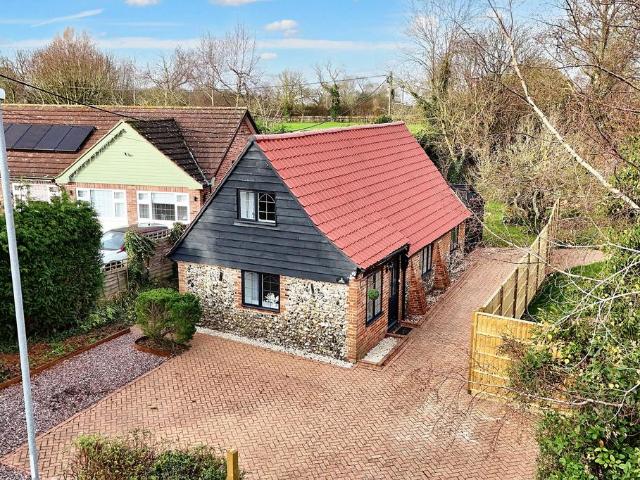 House for sale in Woodditton, Barway