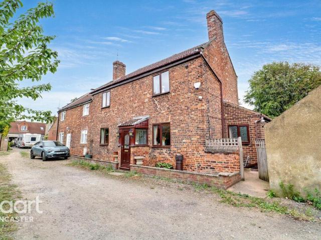 House for sale in Rossington, South Yorkshire