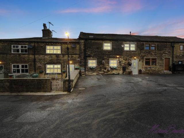 House for sale in Queensbury, West Yorkshire