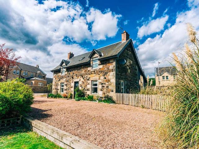 House for sale in Whinnyknowe, Caskieberran