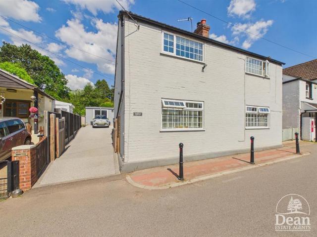 House for sale in Bromsberrow Heath, Gloucestershire