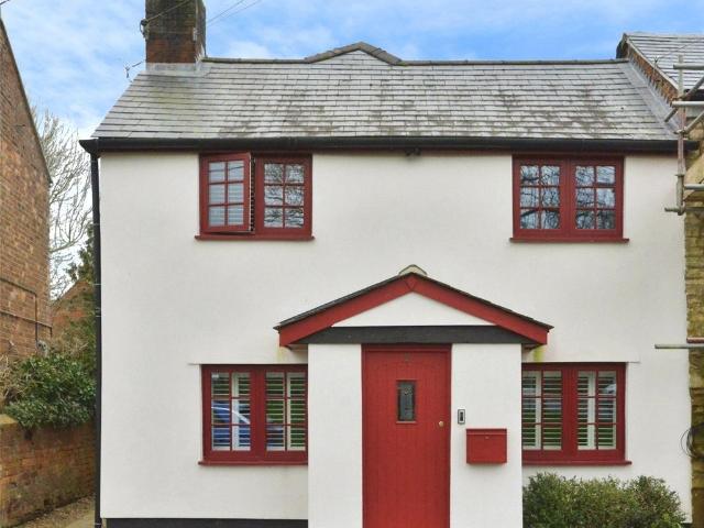 House for sale in Deanshanger