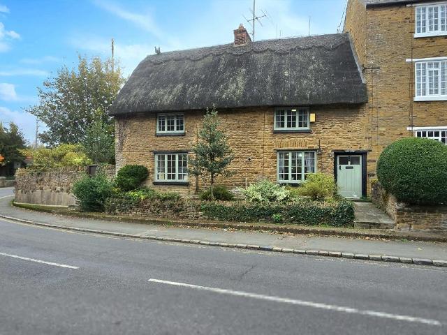 House for sale in Moulton