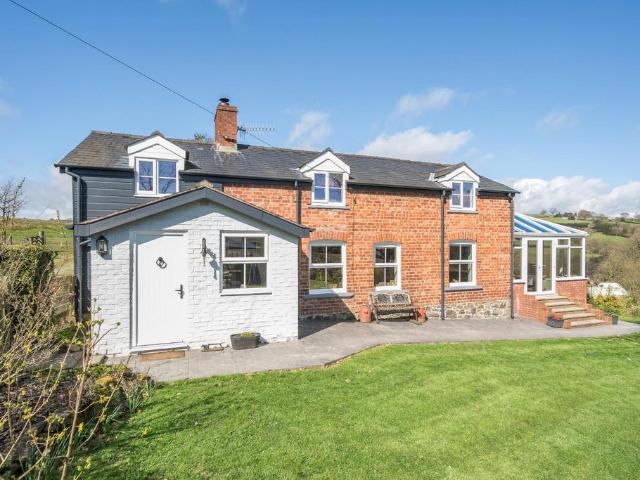 House for sale in Llanfair Caereinion, Wales