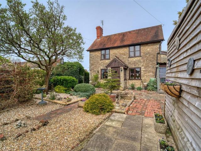 House for sale in Lodbourne, Gillingham