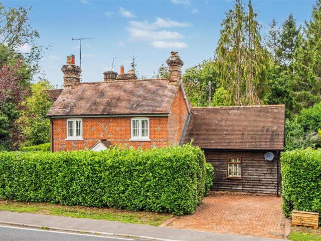 House for sale in Ramsnest Common, Fole