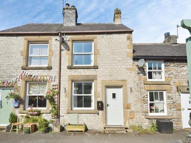 House for sale in Froggatt, East Midlands