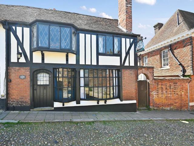 House for sale in Heathlands, East Sussex