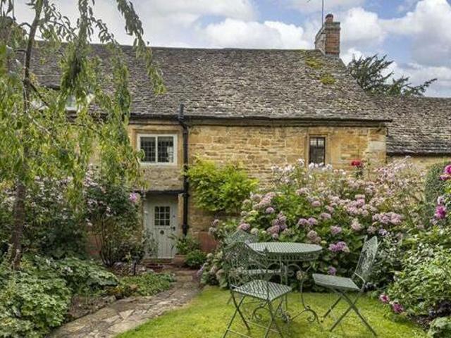 House for sale in Fossebridge, Gloucestershire