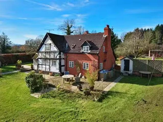House for sale in Upcott