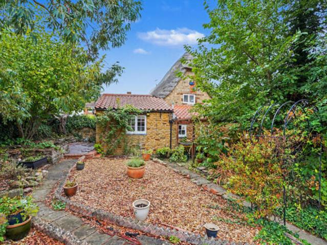 Cottage for sale in Northampton, Northamptonshire