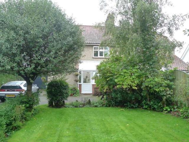 Cottage for sale in Acle, Crostwick