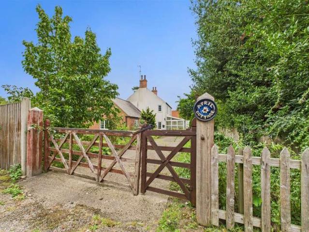 Cottage for sale in Carlton-on-Trent CP, Alverton