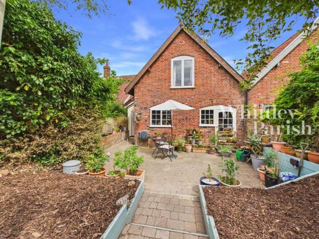Cottage for sale in New Buckenham, Breckland