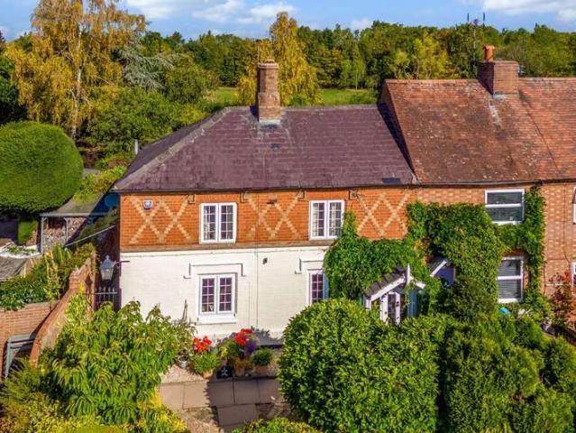 Cottage for sale in Alderminster, Warwickshire