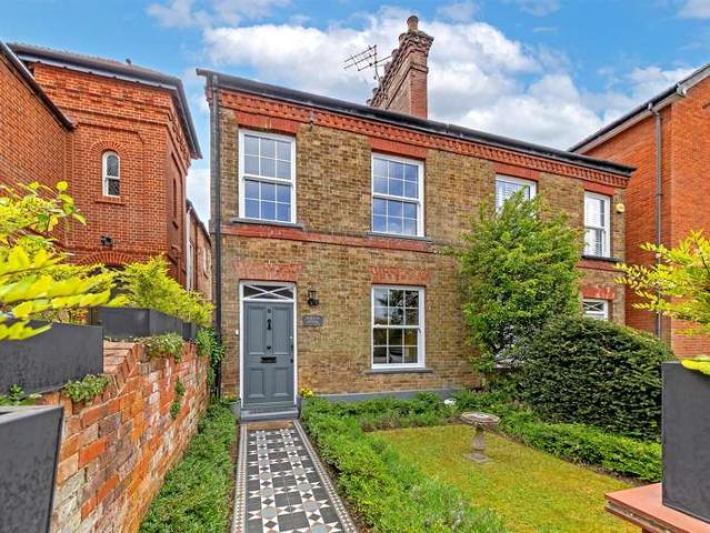 Cottage for sale in St Albans, Five Acres