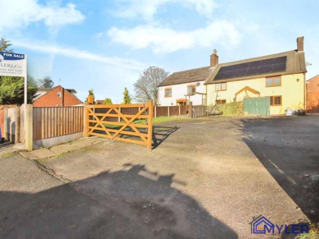Cottage for sale in Lunts Heath, Widnes