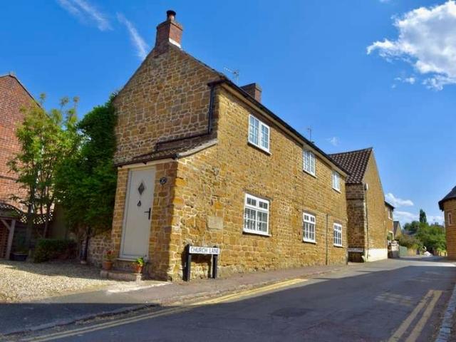 Cottage for sale in Somerby, Brentingby