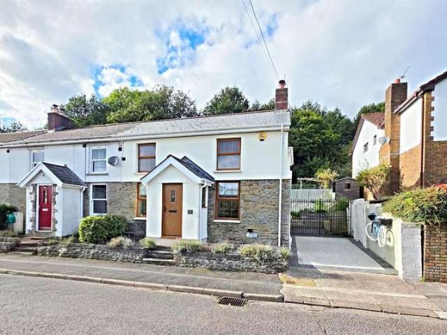 Cottage for rent in Llantrisant