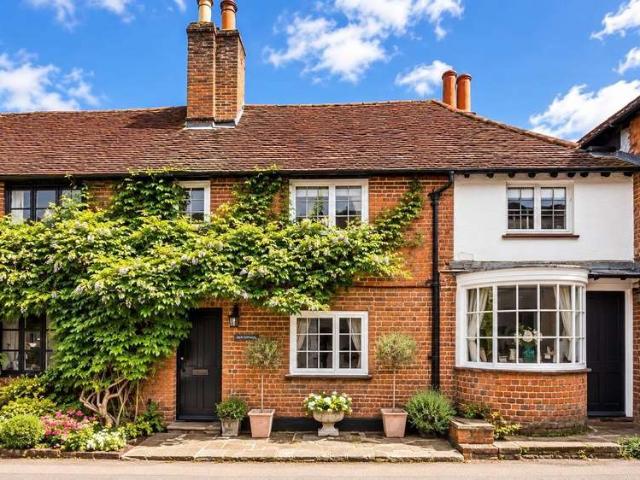 Cottage for sale in Sonning