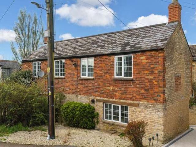 Cottage for sale in Roade, Northamptonshire
