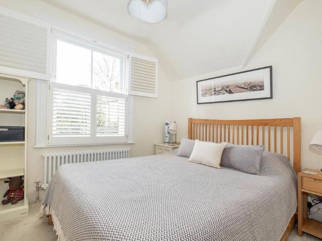 House for rent in London Borough of Merton, Raynes Park